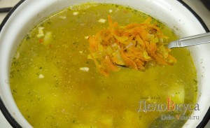 Суп с фрикадельками: Добавляем овощи в суп