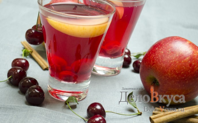 Компот из вишни и яблок с корицей