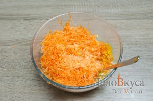 Морковное печенье с апельсиновой цедрой: Добавить к маслу морковь и яйцо