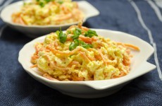 Салат с корейской морковкой, твердым сыром и яйцами