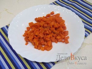 Салат Елочка на Новый год: Отварить и порезать морковь