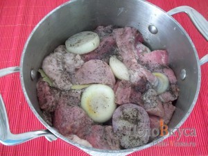 Свиной шашлык в духовке: Добавить маринад