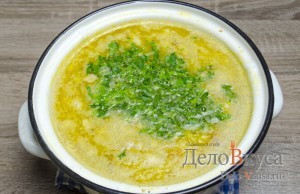 Гороховый суп: Добавляем мелко порезанную зелень