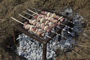 Шашлык из свинины: Отправляем шашлыки на угли