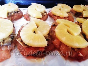 Курица с ананасами под сыром: Формируем блюдо