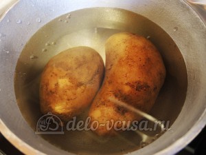 Бифштекс Линдстрем: Отварить картошку