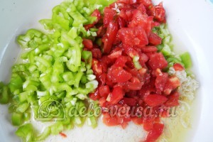 Баклажаны в духовке веером: Кладем овощи на сковородку