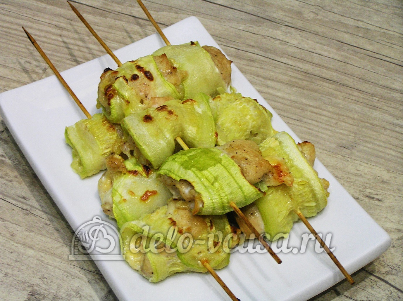 Рулетики из кабачков с курицей и сыром