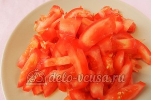 Салат с фасолью и помидорами: Подготовить помидоры