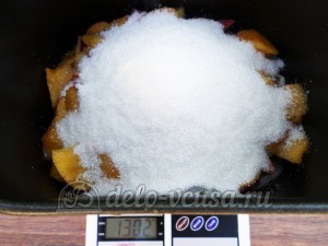 Варенье из нектаринов в хлебопечке: Добавить сахар