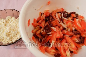 Салат с фасолью и помидорами: Подготовить творог