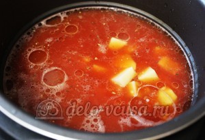 Мексиканский суп в мультиварке: Картошку добавляем к томатам