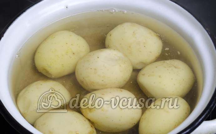 Молодая картошка с укропом: Картошку кладем в кипяток
