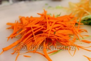 Салат фунчоза: Морковь нашинковать тонкой соломкой
