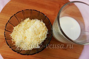 Курица с фасолью: Измельчаем сыр