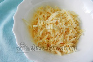 Запеканка из кабачков и творога: Твердый сыр натереть на крупной терке