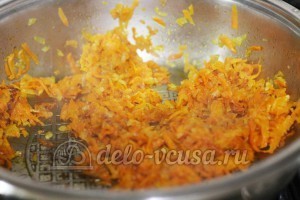 Печеночный паштет: Морковь обжарить вместе с луком