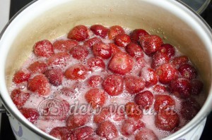 Варенье из клубники: Ставим ягоды на огонь