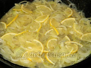 Треска под соусом: Лимон добавляем к луку