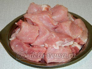 Котлеты с овсяными хлопьями: Подготовить свинину