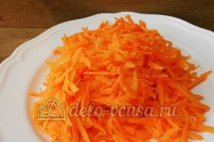 Соте из баклажанов: Морковку натереть
