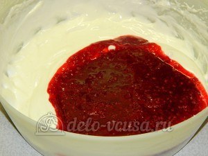 Пирог с красной смородиной: Добавить сок