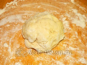 Творожное печенье с маком: Обвалять тесто в муке