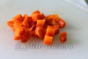 Винегрет с кукурузой: Нарубить морковь кубиками