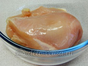 Куриный рулет в духовке: Подготовить куриное филе