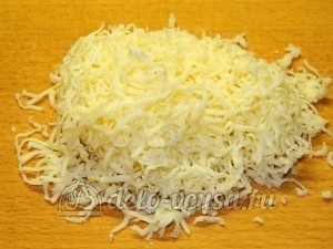 Закуска Елочные шары: Сыр натереть на мелкой терке