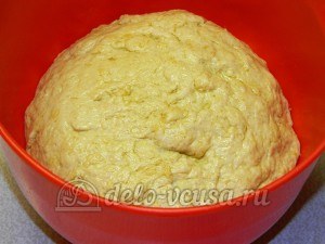 Ржаной хлеб с пшенной мукой: Добавить масло и замесить тесто