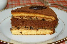 Бисквитный торт с черносливом