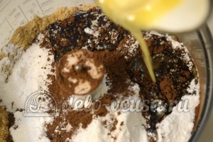 Пирог с шоколадной начинкой: Готовим основу пирога
