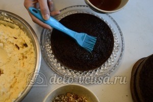 Шоколадный бисквитный торт: Собираем торт