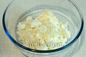 Котлеты из рыбных консервов: Сварить рис