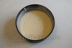 Торт Три молока: Влить тесто в форму