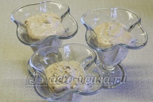 Десерт из творога без выпечки: Разложить по креманкам