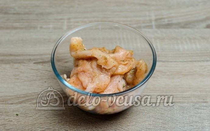 Лаваш с курицей: Оставить курицу мариноваться Лаваш с курицей: Оставить курицу мариноваться