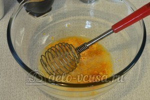 Апельсиновые блины: Взбить с солью, добавить цедру