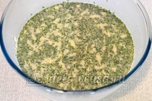 Сырные блины с зеленью: Взбить тесто