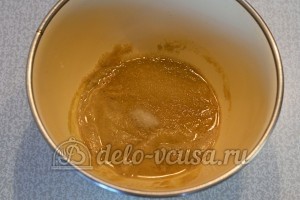 Домашняя горчица: Слить воду и добавить соль и сахар