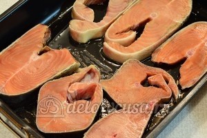 Кета с соевым соусом в духовке: Промыть рыбу, выложить в форму
