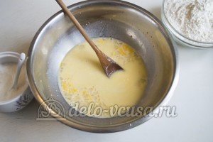 Эстонская булочка с корицей: Добавить сливочное масло