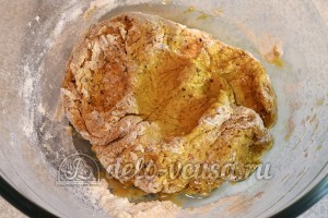 Овсяное печенье с тыквой: Добавить подсолнечное масло