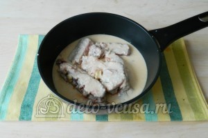 Свиные ребрышки в кефире: Выкладываем ребрышки на сковороду