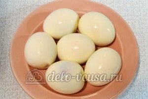 Яйца фаршированные сыром: Сварить яйца