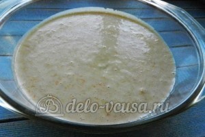 Пирог с тыквой: Вылить тесто в форму