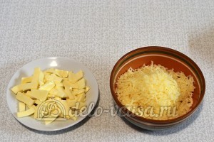 Мясной салат с яблоком: Подготовить сыр