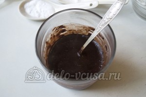 Шоколадные капкейки с кремом: Соединить воду и какао