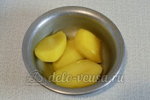 Суп с опятами и картошкой: Вынуть картофель из кастрюли